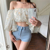 Blusa sexy con mangas abullonadas y tirantes florales